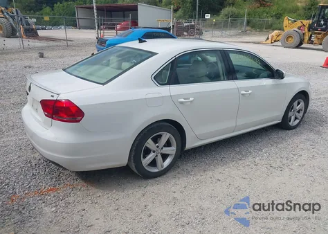 2013 Volkswagen Passat 2.5L Se из США, поврежденный, VIN 1VWBP7A37DC021564